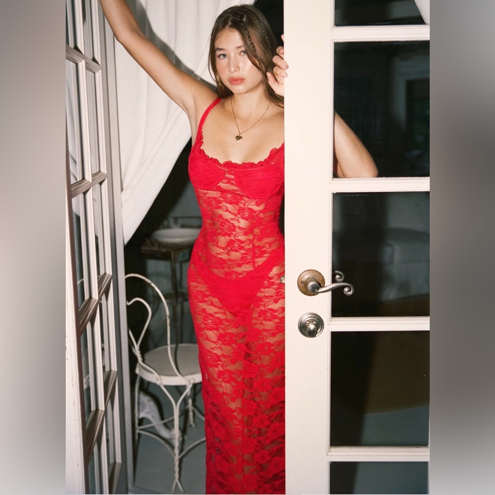 Indah Dakota 💃 red dress